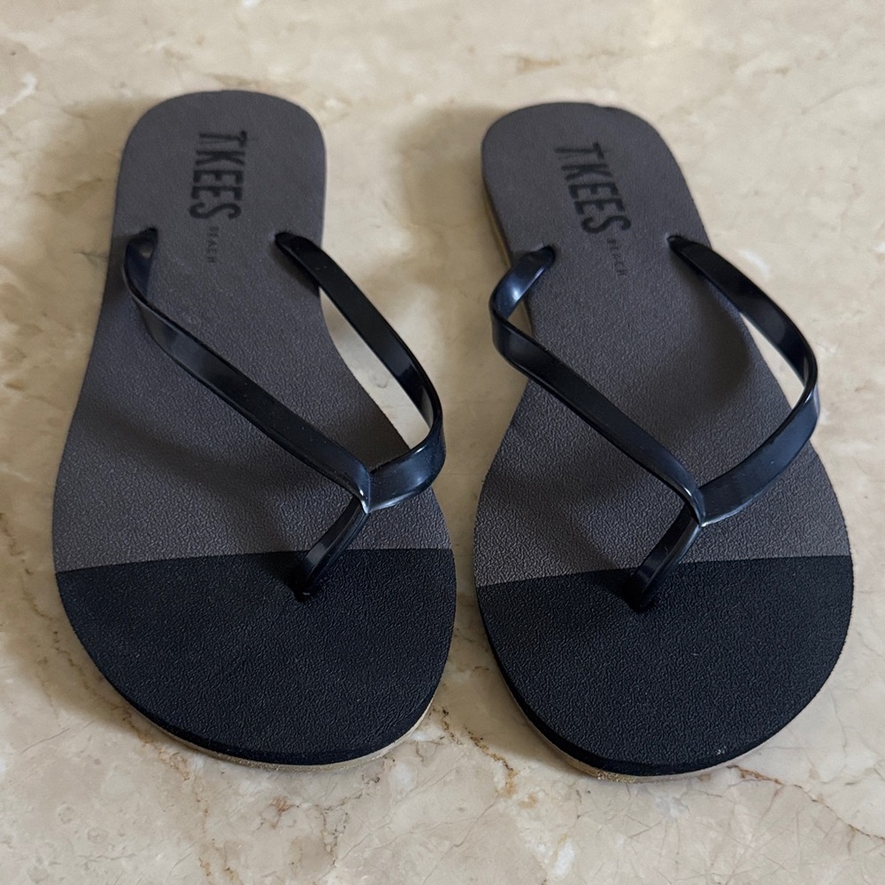TKEES Women's Black and Gray Sandals